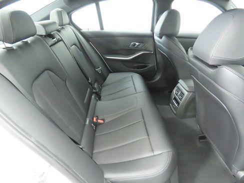 Used 2026 BMW 330i Sedan w/ M Sport Package RWD image 23