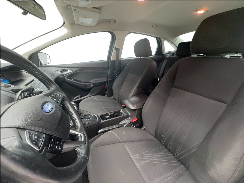 Used 2016 Ford Focus SE w/ SE Sport Package FWD image 19