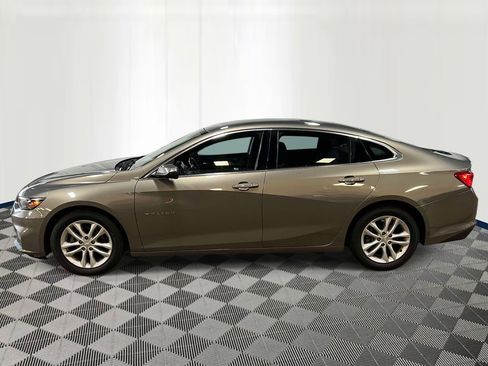 Used 2017 Chevrolet Malibu LT FWD image 2