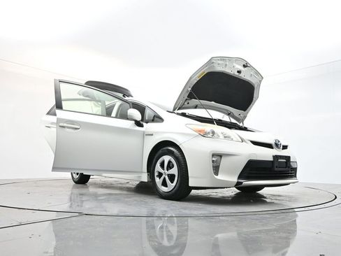 Used 2015 Toyota Prius Four image 31
