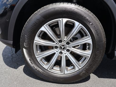 Used 2025 Mercedes-Benz GLC 300 4MATIC w/ Driver Assistance Package image 9