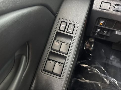 Used 2025 Nissan Frontier S AWD/4WD image 39