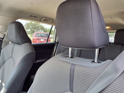 Used 2024 Toyota Highlander LE FWD image 16