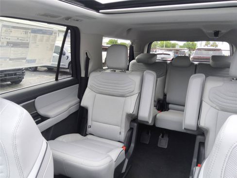 New 2026 Ford Expedition Max Platinum w/ Platinum Ultimate Package AWD/4WD image 15