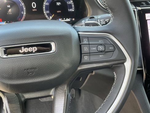 New 2025 Jeep Grand Cherokee Limited w/ Black Appearance Package image 24