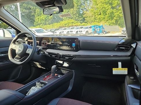 Used 2025 Nissan Kicks SR image 13