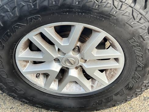 Used 2017 Nissan Frontier SV image 12