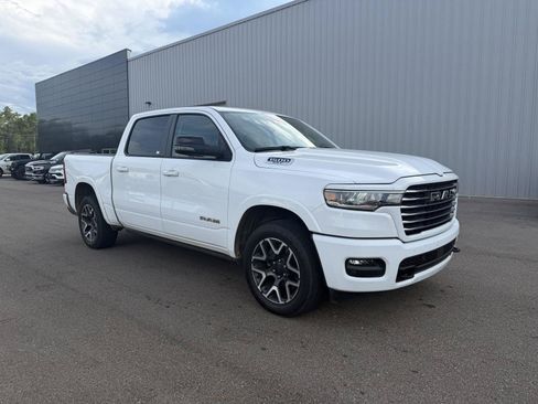 Used 2025 RAM 1500 Laramie AWD/4WD image 3
