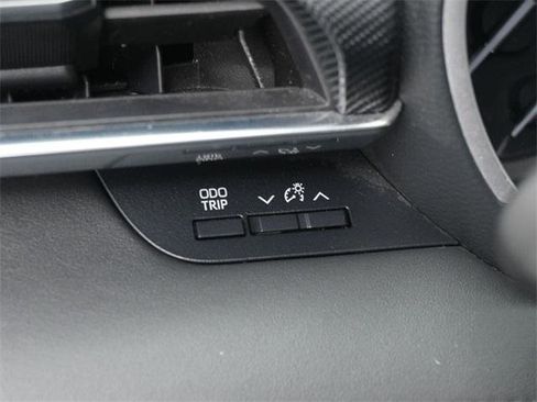 Certified 2021 Toyota Highlander XSE image 18