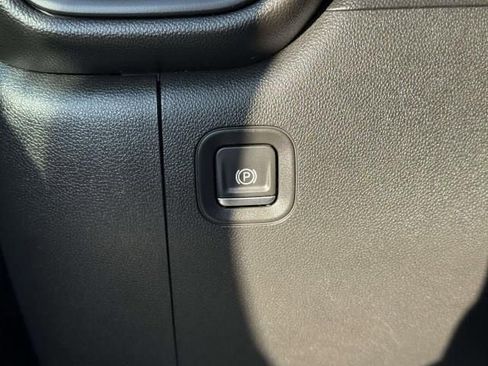 Used 2021 Chevrolet Silverado 1500 Custom image 19