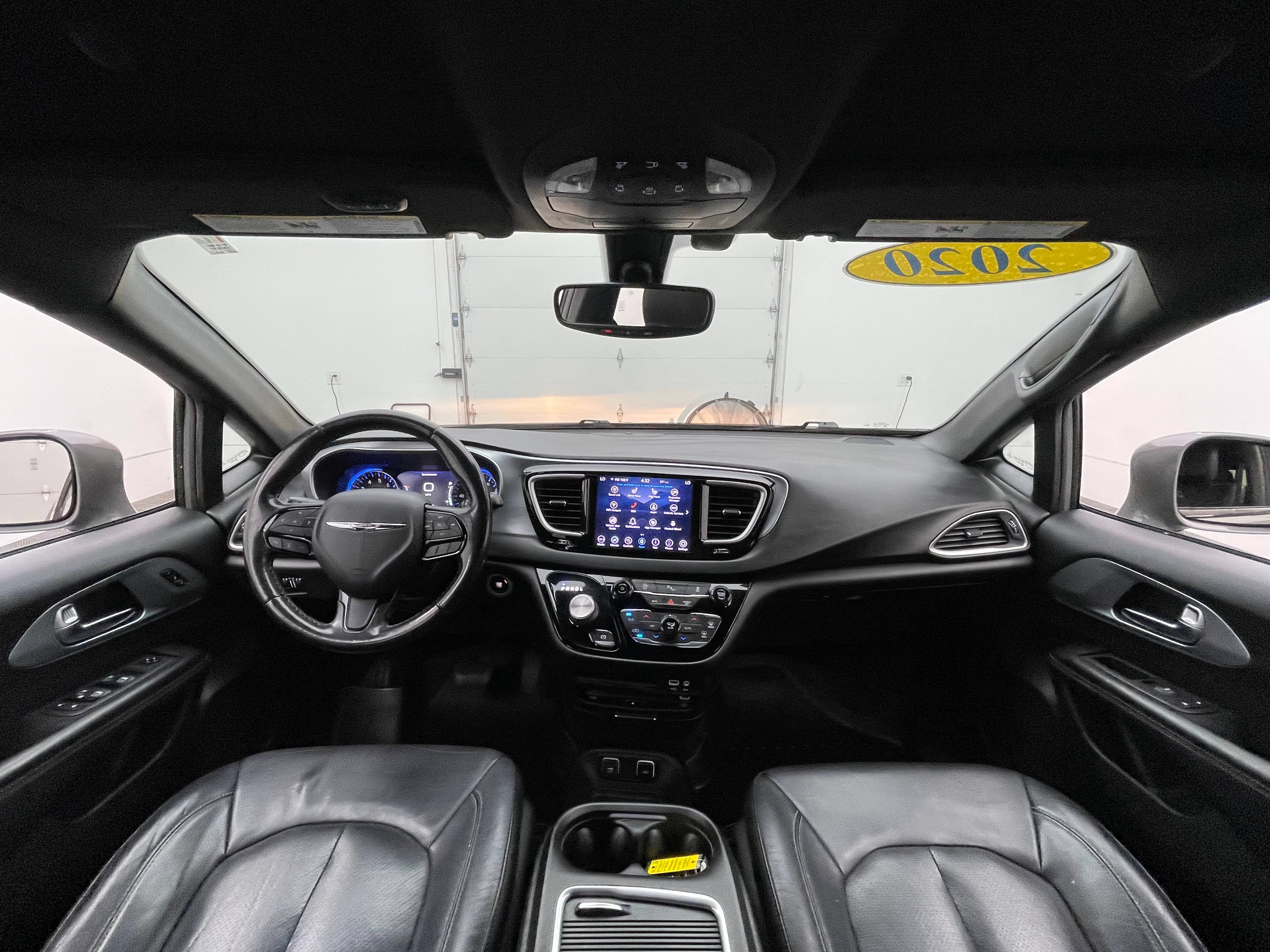Used 2020 Chrysler Pacifica Touring-L Plus w/ S Appearance Package FWD image 3