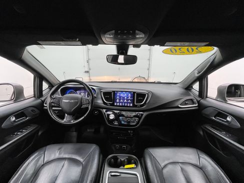 Used 2020 Chrysler Pacifica Touring-L Plus w/ S Appearance Package FWD image 3