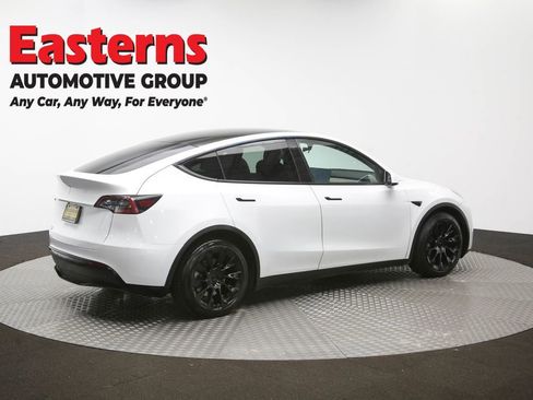 Used 2022 Tesla Model Y Long Range image 37