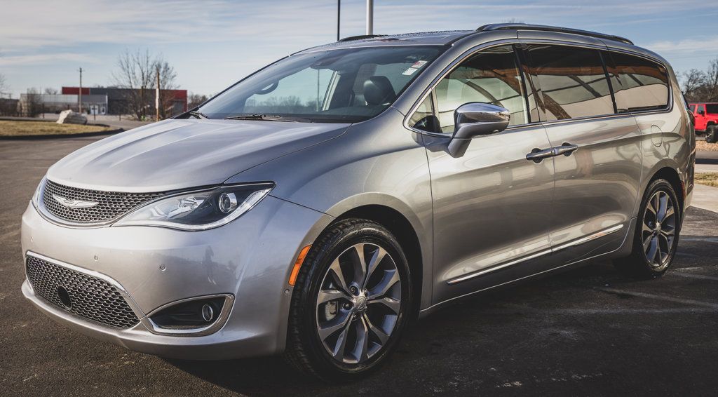 Used 2020 Chrysler Pacifica Limited FWD image 16