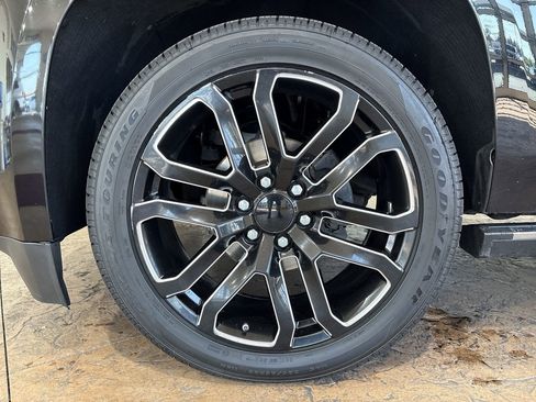 Used 2019 GMC Yukon XL Denali w/ Denali Ultimate Package AWD/4WD image 10