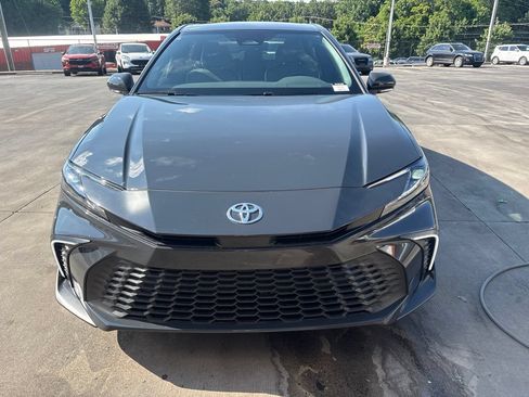 Used 2025 Toyota Camry SE w/ Convenience Package FWD image 10