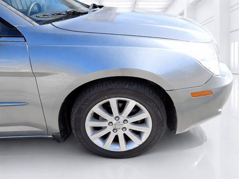 Used 2010 Chrysler Sebring Touring FWD image 25