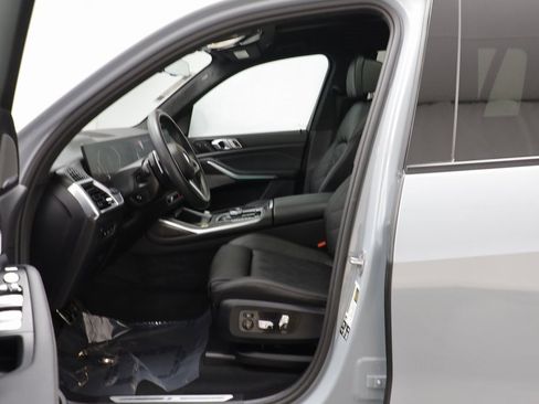 Certified 2025 BMW X7 xDrive40i w/ Executive Package image 5