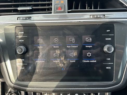Used 2020 Volkswagen Tiguan SE w/ Panoramic Sunroof Package FWD image 24
