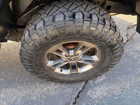 Used 2016 Jeep Wrangler Unlimited Sahara image 17