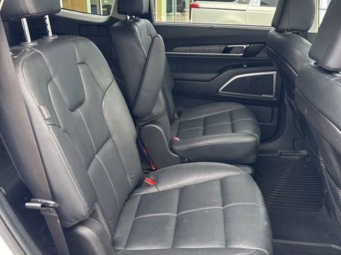Used 2024 Kia Telluride EX w/ EX Captain's Chair Package AWD/4WD image 29