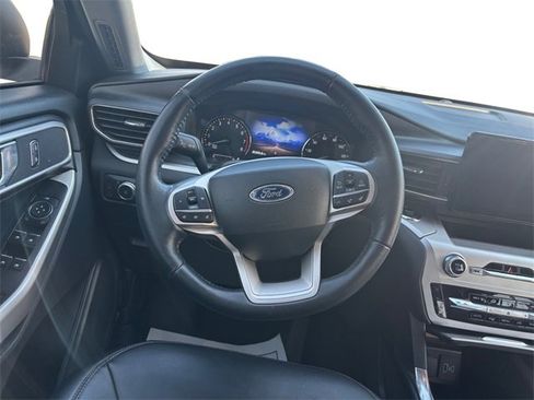 Used 2022 Ford Explorer XLT w/ Equipment Group 202A image 12