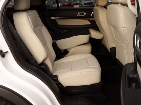 Used 2017 Ford Explorer Platinum image 35