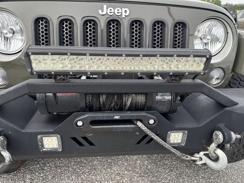 Used 2016 Jeep Wrangler Unlimited Sahara w/ Dual Top Group AWD/4WD image 14