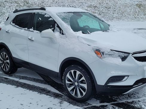 Used 2022 Buick Encore Preferred AWD/4WD image 2