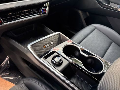 Used 2026 Chevrolet Equinox LT w/ Convenience Package II image 14