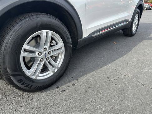 Certified 2022 Ford Explorer XLT image 12