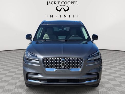 Used 2023 Lincoln Aviator Reserve AWD/4WD image 2