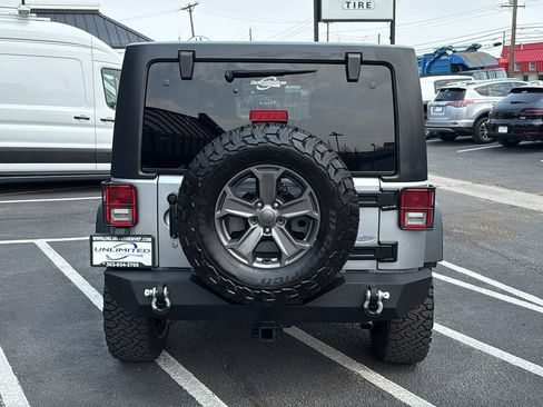 Used 2017 Jeep Wrangler Unlimited Rubicon AWD/4WD image 4