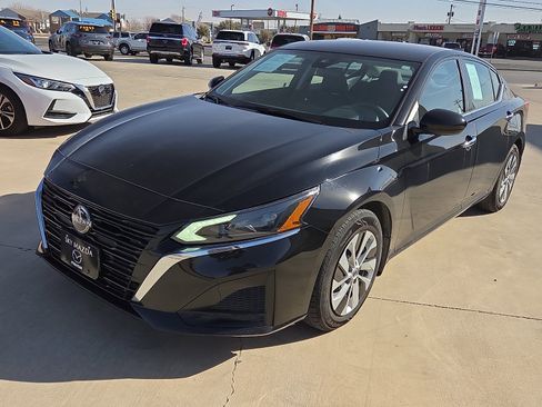 Used 2023 Nissan Altima 2.5 S image 2