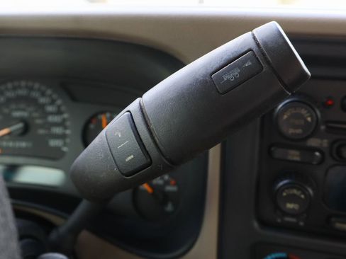 Used 2006 Chevrolet Silverado 2500 LT w/ Heavy-Duty Power Package image 19