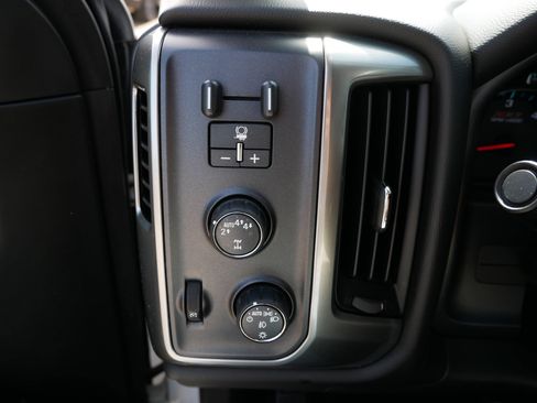 Used 2018 Chevrolet Silverado 1500 LT w/ All Star Edition AWD/4WD image 26
