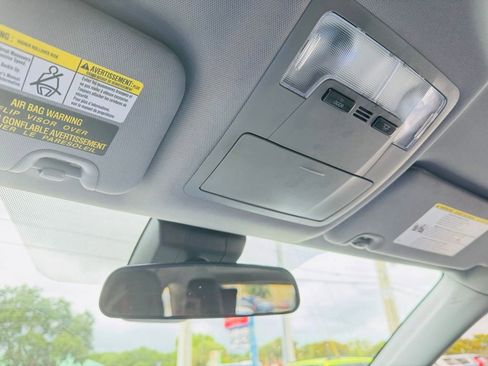 Used 2019 Toyota Highlander LE image 25