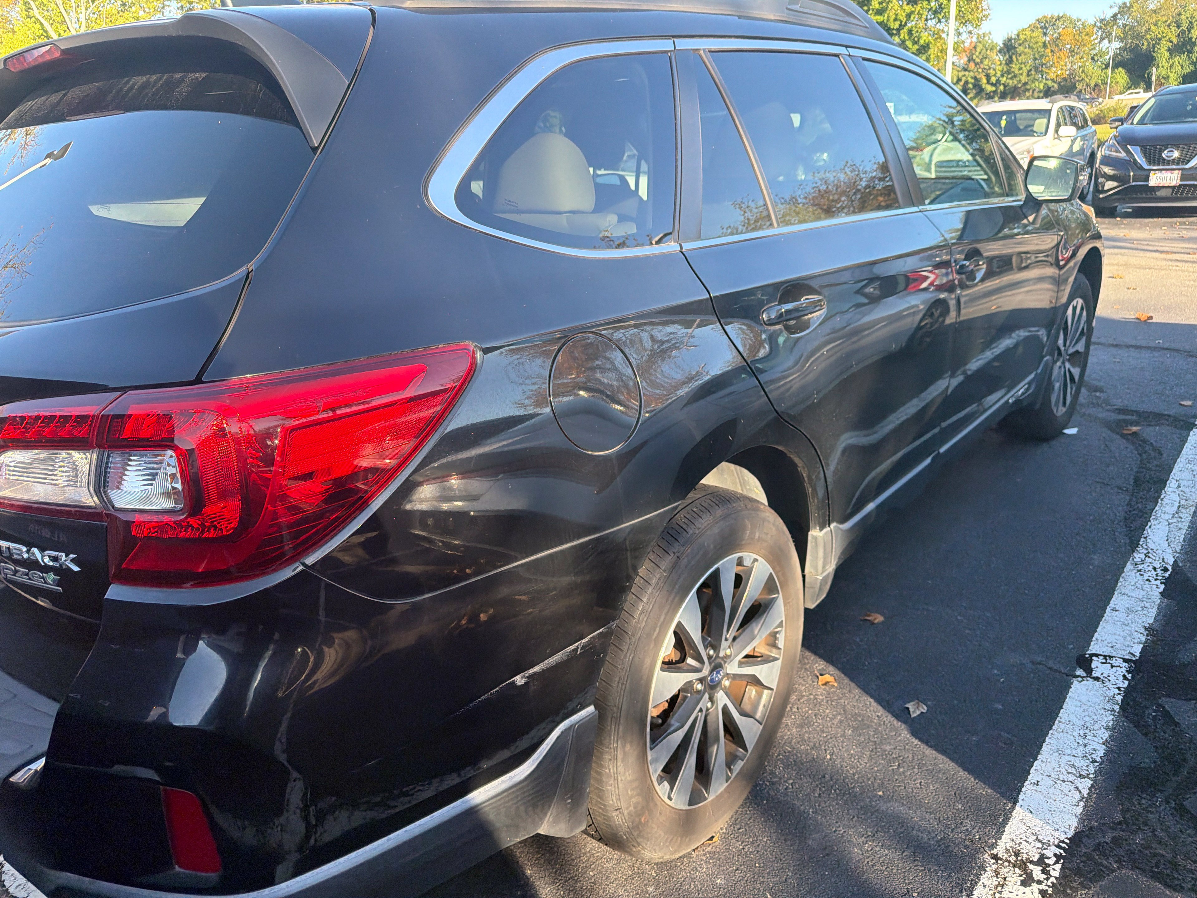 Used 2017 Subaru Outback 2.5i Limited AWD/4WD image 8