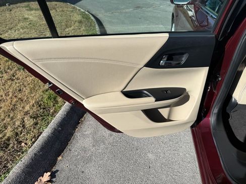 Used 2015 Honda Accord EX-L image 34