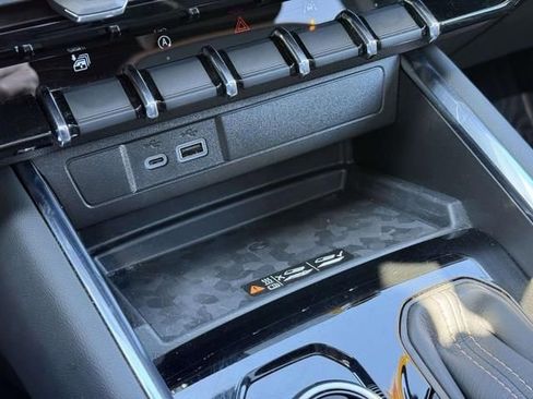 Used 2025 GMC Canyon AT4 w/ Technology Plus Package image 28