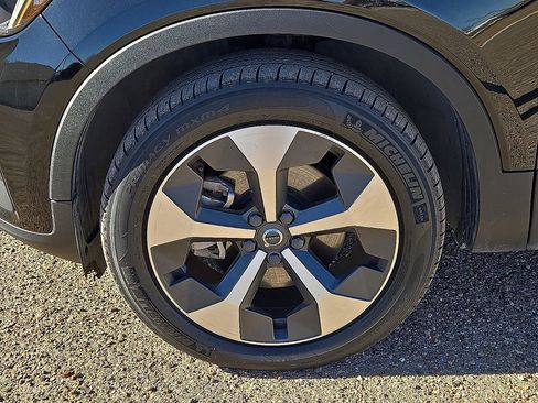 Certified 2023 Volvo XC40 B5 Plus w/ Protection Package Premier image 12