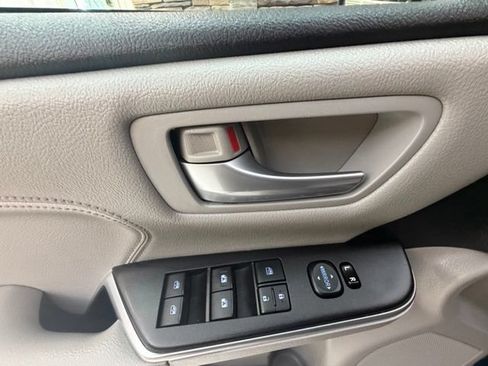 Used 2016 Toyota Camry XLE w/ Moonroof Package FWD image 29