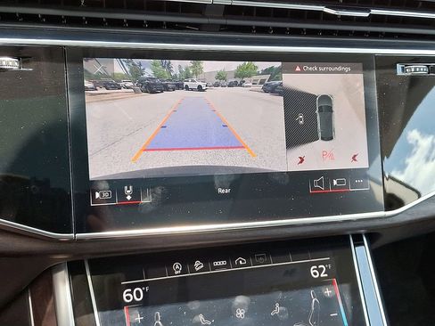 Used 2022 Audi Q8 Premium image 20