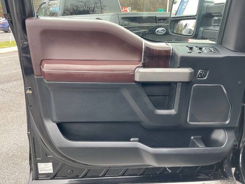 Used 2015 Ford F150 Platinum w/ Equipment Group 701A Luxury image 29