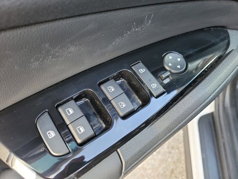 Used 2023 Kia Sportage EX image 17