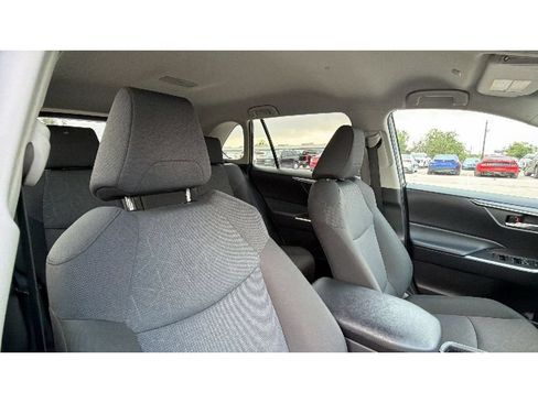 Used 2025 Toyota RAV4 XLE AWD/4WD image 40