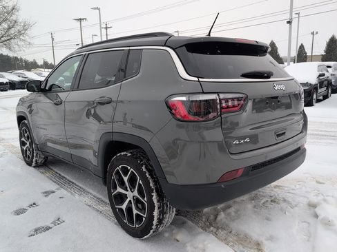 Used 2024 Jeep Compass Limited image 5