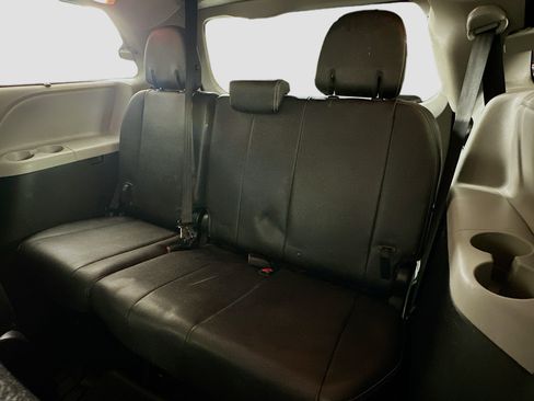 Used 2015 Toyota Sienna SE FWD image 28