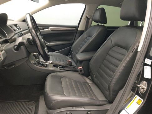 Used 2017 Volkswagen Passat 3.6 SEL Premium image 17