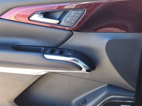 Used 2024 Chevrolet Traverse RS image 24